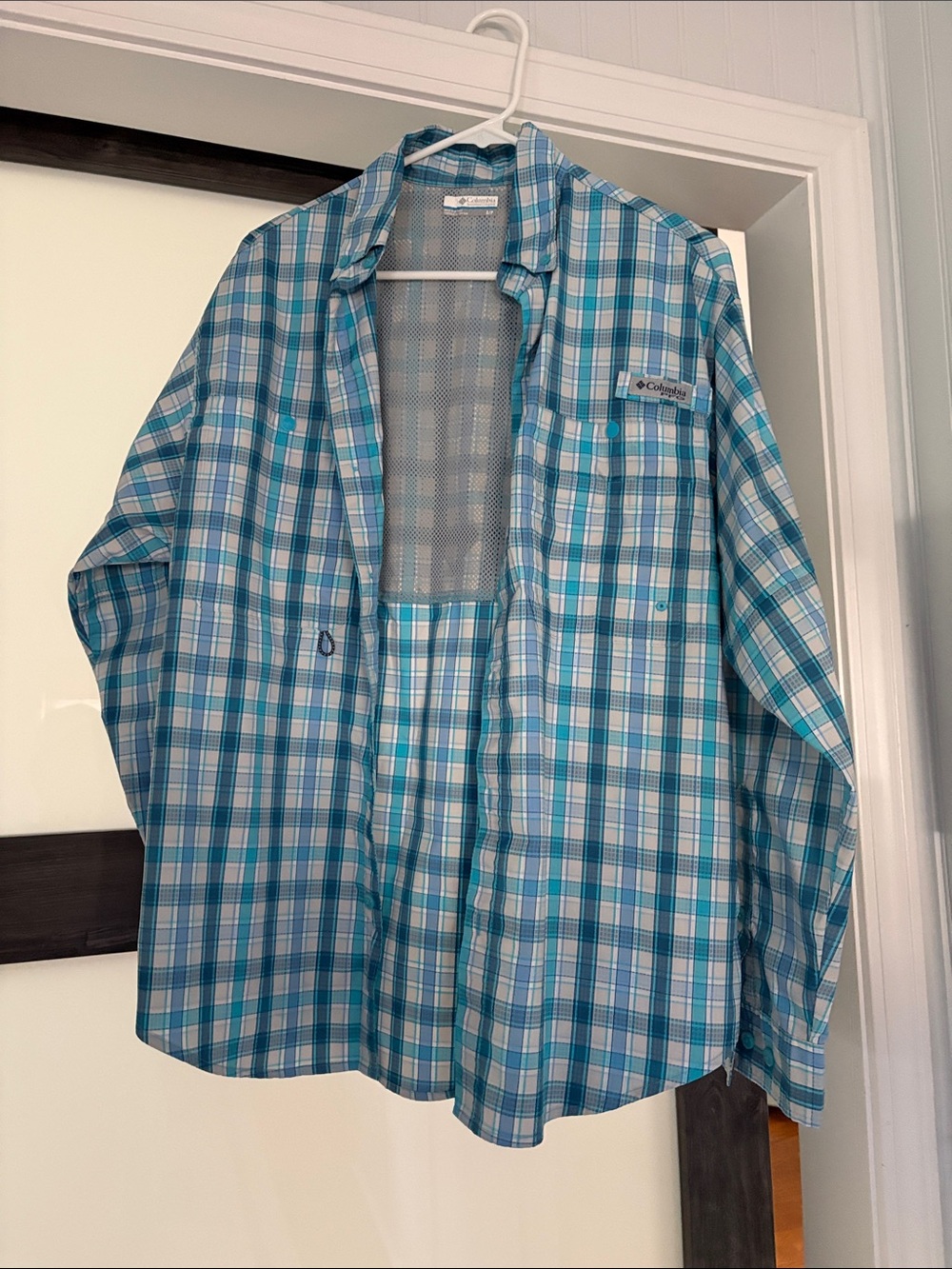 Columbia Men’s Teal and Light Blue Plaid Outdoor Shirt